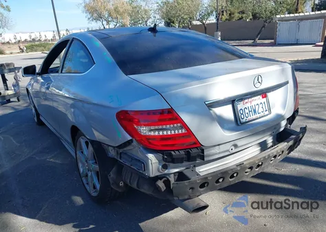 2012 Mercedes-Benz C 250 из США, поврежденный, VIN WDDGJ4HB8CF754019